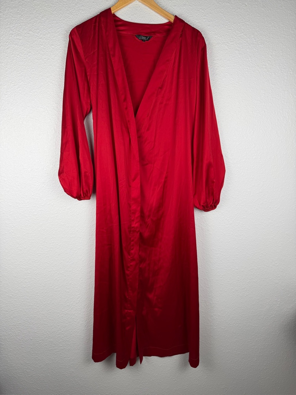 Soma sensual red satin robe long sleeve flowing relaxed silhouette size small